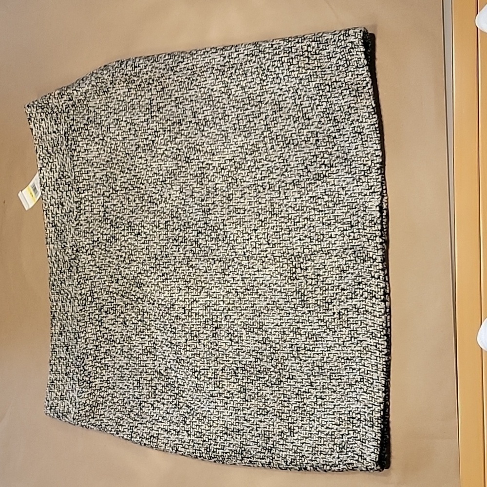 Van Heusen Studio, Size 18 Tweed / Knit A-Line Skirt, Black, Gray & White, NEW